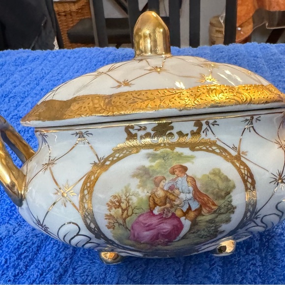 Limoges Gold and White Porcelain Tureen - Picture 3 of 16